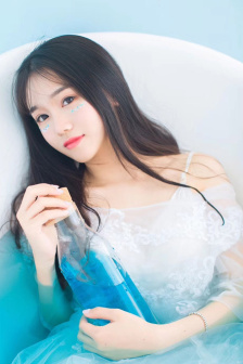 女人两腿张开图片